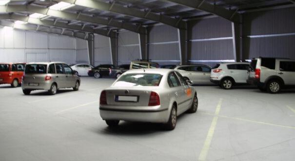 Aranyat ér egy parkolóhely a belvárosban: mutatjuk, mennyiért hirdetik őket