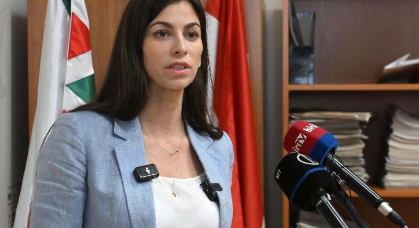 Szentkirályi Alexandra: A Tisza Párt új egészségügyi szakértője kórházi osztályok bezárásáról értekezett  videó