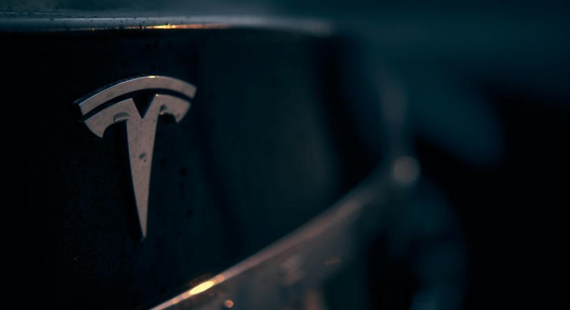 Nagy dobásra készülhet a Tesla, talán egy új, olcsó modell bemutatására?