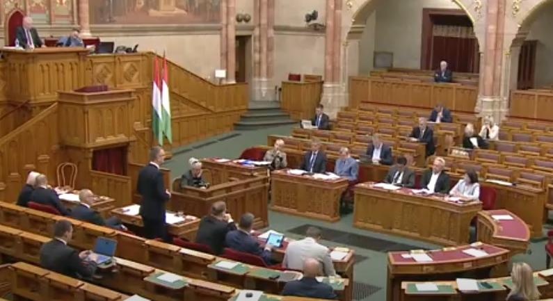 Répássy Róbert: A háború miatt szükséges, hogy a krízis aktuális fejleményeire a kormány gyorsan és hatékonyan tudjon reagálni