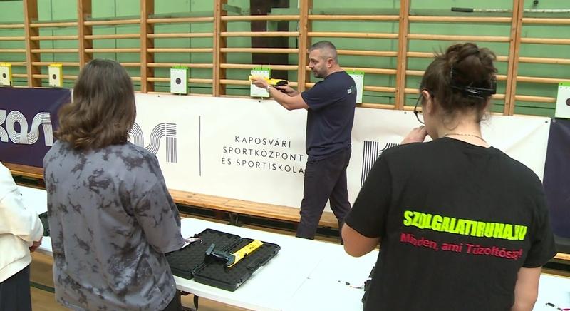 Lézerfegyvert ragadtak a Kodályosok
