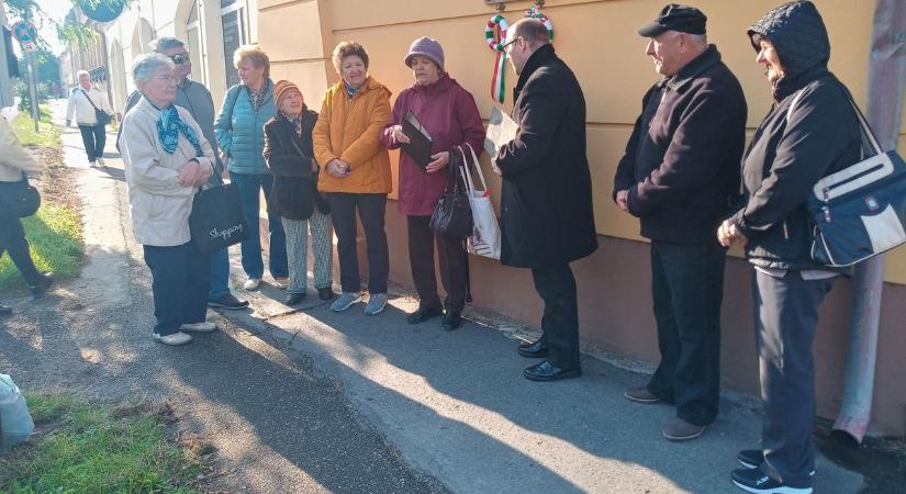 A Batthyány-táblánál koszorúztak a városbarátok