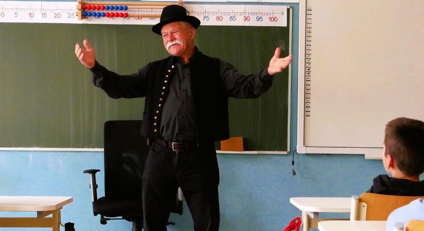 Mesevándorok és mese habbal - a Magyar Népmese Napját Felvidéken is ünneplik