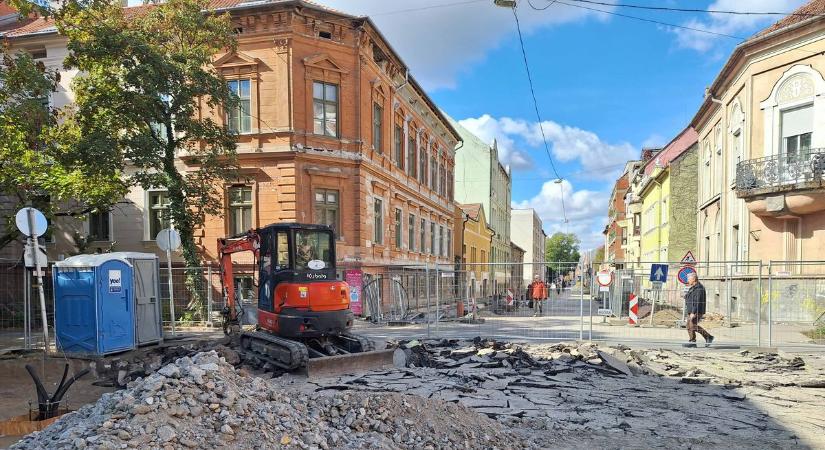 Folyamatosan újul meg a Gogol utca, végigsétáltunk rajta, hogy megmutassuk most hogy áll – fotóval, videóval