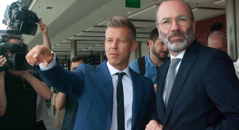 Menczer Tamás: Marad Weber kezében a póráz, a nyakörv meg Péteren
