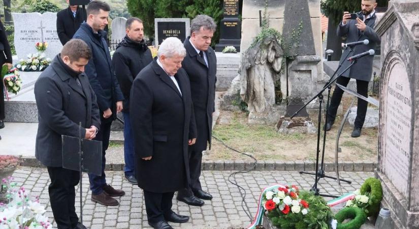 A kőlapok alatt Paks múltja és becsülete nyugszik (galéria)