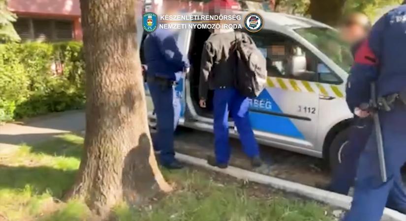 Feljelentés után jött a rajtaütés: fiatalokat fogtak el állatkínzásért ( videó)