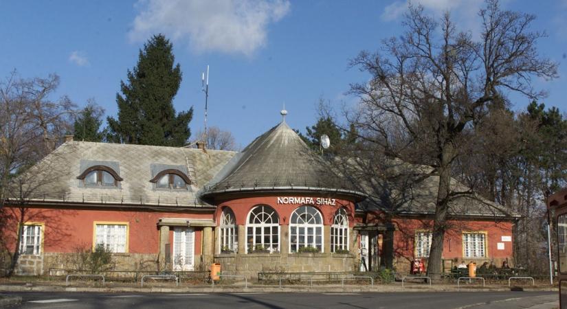 Bélyegekre kerültek a kortárs magyar építészet legszebb alkotásai – Galéria