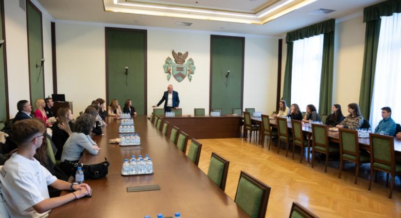 Huszonegy nő az egészségügyért: középiskolásokat mentorálnak a Debreceni Egyetemen