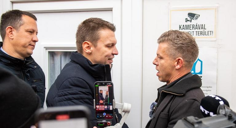 Magyar Péter a pécsi utcafóruma előtt üzent Menczer Tamásnak