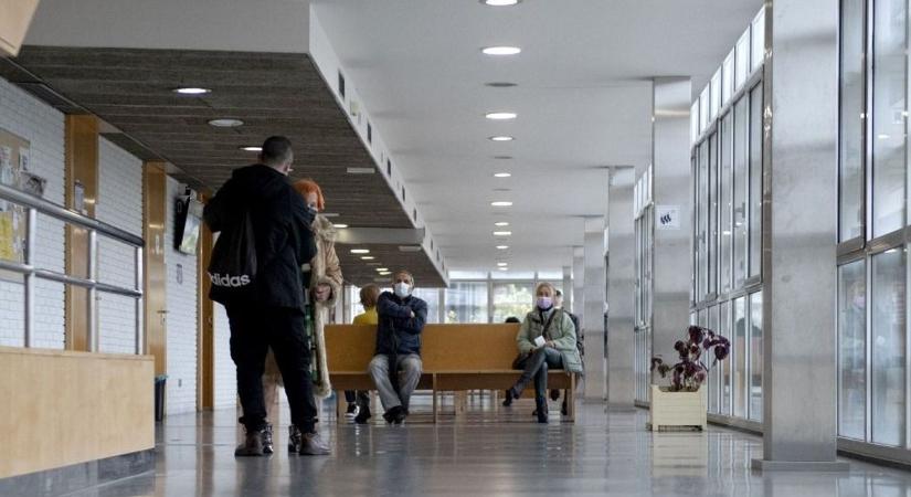 Elképesztő: rekord számú migránst ápolnak a spanyol korházakban, miközben a helyeik alig kapnak ellátást