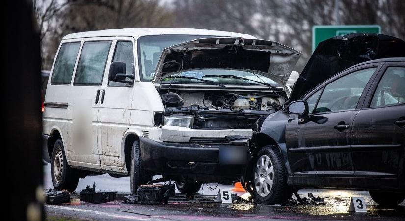 Súlyos ár! Megúszhatta volna a balesetet, de végzetes hibát vétett a sofőr - helyszíni fotó