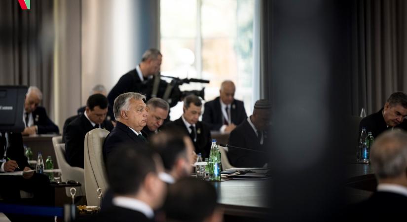 Orbán Viktor jobban érzi magát a Türk Tanács ülésén, mint az EU-ban