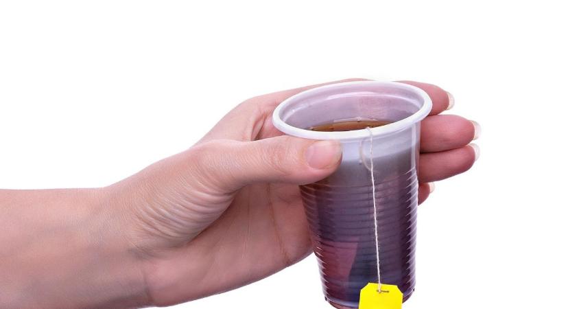 Vigyázz, egészségtelenné válik a tea és a kávé, ha így iszod