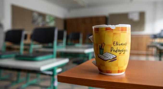 Többet dolgoznak itthon a tanárok, mint az OECD-átlag