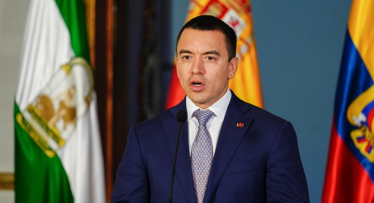 Lincshangulat fogadta az ecuadori elnököt, rálőttek az autóra