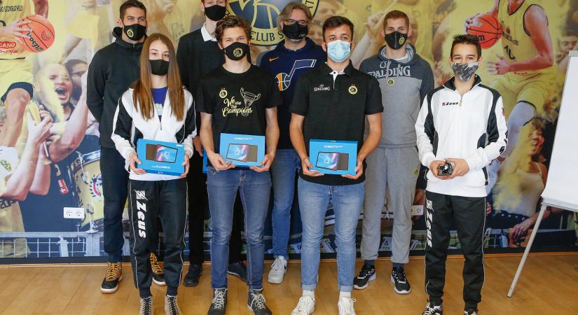 Ifjú sportolók tanulását segíti a Falco KC Szombathely és a Digitális Batman