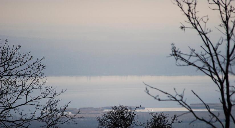 A Balaton és a Velencei-tó medrében is sétálni lehet