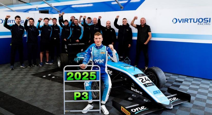 Az összetett harmadik helyén zárta Molnár Martin a brit F4 idei szezonját