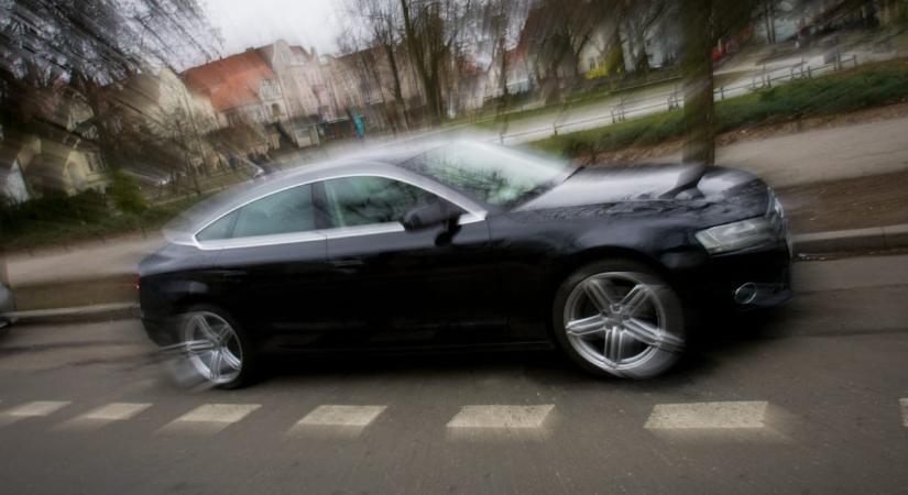 Európa-szerte lopta a luxusautókat egy csoport, kirptovalutában mosták tisztára a pénzt