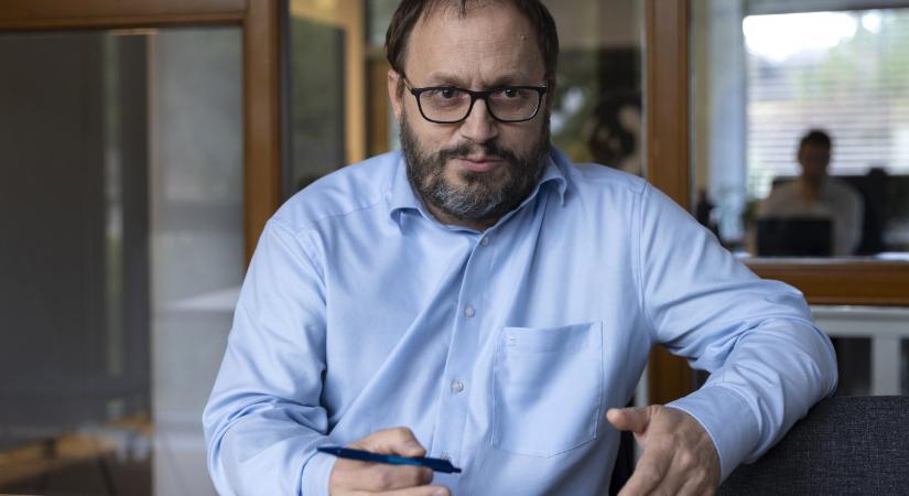 Kármán András: A gazdaságpolitika orosz rulettet játszik, mekkelekeskedés, amit a Fidesz csinál