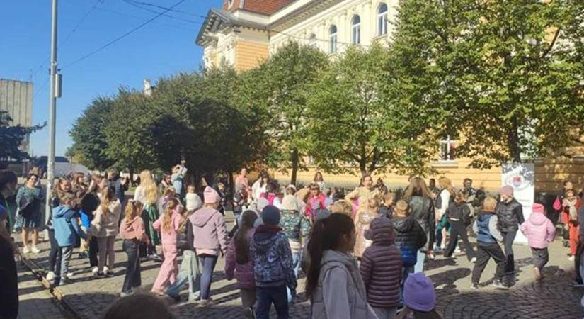 Villámcsődület Beregszász központjában - A magyar népi játék napja