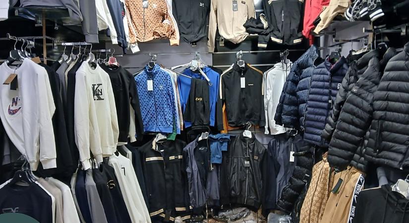 Akciófilmbe illő jelenet: vészcsengő jelezte a NAV érkezését a piacon