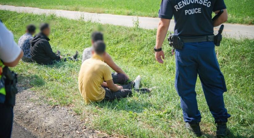 Több mint 50 migránst csempésztek be Hajdú-Biharba a román férfiak!
