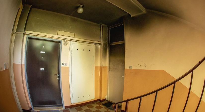 Durva balhé egy celldömölki lépcsőházban: bevadult nő kezdett ámokfutásba