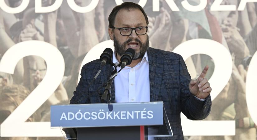 A koncessziós szerződések felülvizsgálatát ígéri a Tisza Párt gazdaságpolitikusa