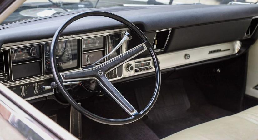 Életre kelt az amerikai álom Abonyban, egy 1958-as Chevrolet Bel Air lett a találkozó sztárja