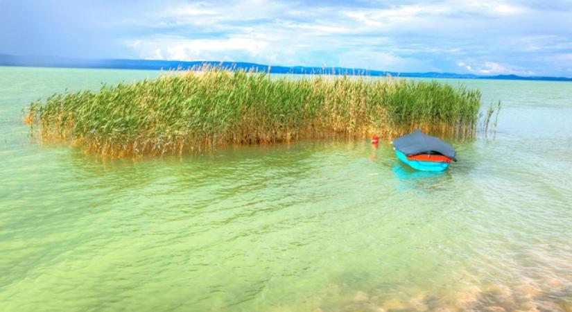 Durván kiapadt a Balaton: már sétálni lehet a magyar tengerben, de a Velencei-tó helyzete sem biztatóbb