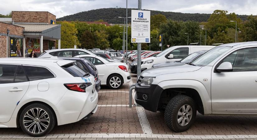 Már a bevásárlás közben is fizethetünk a parkolásért Tatabányán