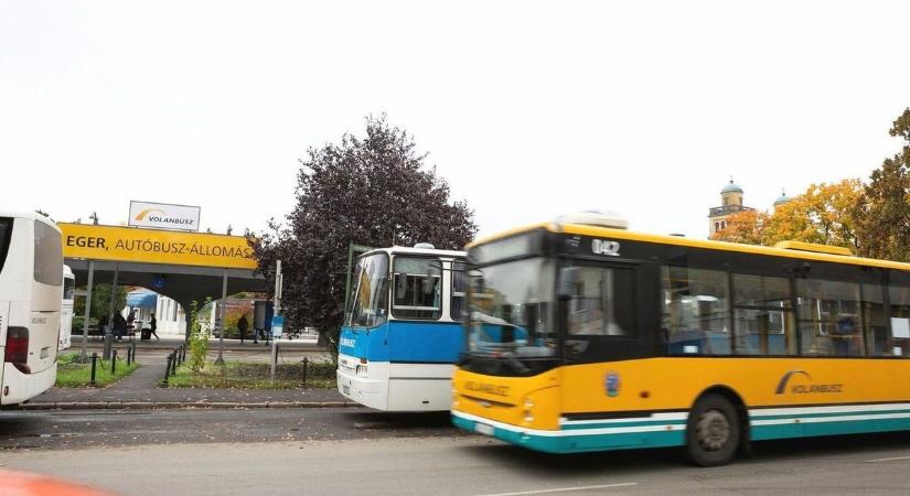 Nagyon durva, mit nézett végig az egri állomás! Ilyen bestiális verekedést ritkán lát a város