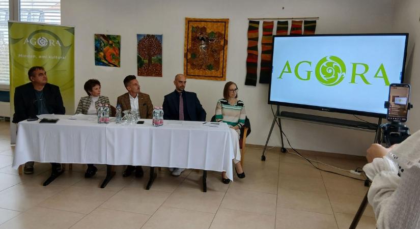 Agora: Oscar-díjas rendező a moziban, Mikulás a víztoronyban, sztárok a színpadon