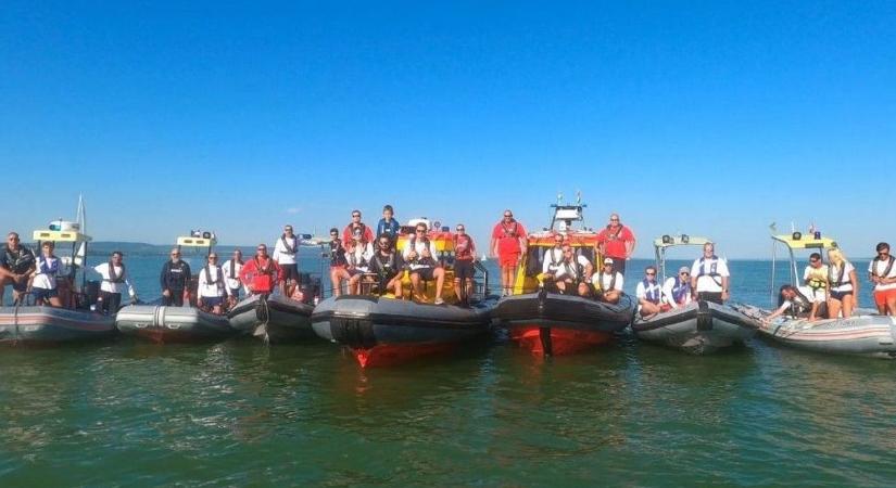 Elképesztő számok a Balatonról – ennyi embert mentettek ki idén a vízimentők!
