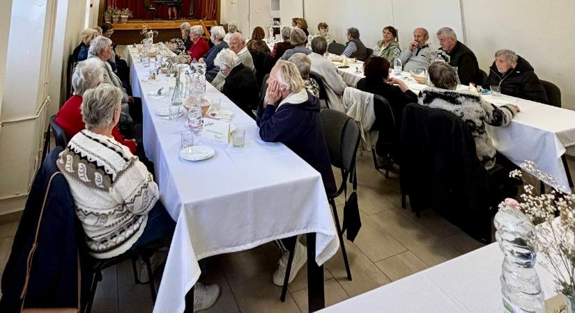 Jó hangulatban ünnepelték az Idősek Világnapját Piliscséven