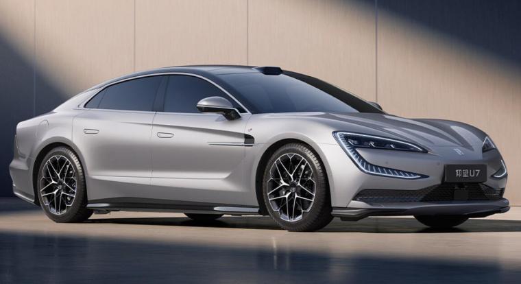 A BYD forradalmi áttörésre készül: jön az 1500 kilométeres hatótáv és a 12 perces töltés