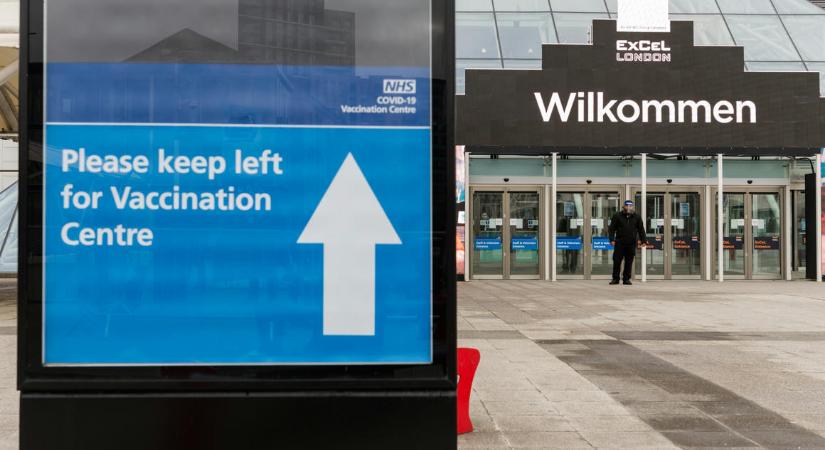 Kizárja az angol oltási rendszer a kórházban dolgozó bevándorlókat