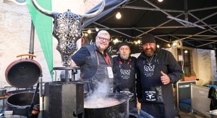 Füstbe burkolt szenvedély a szerencsi vár falai között