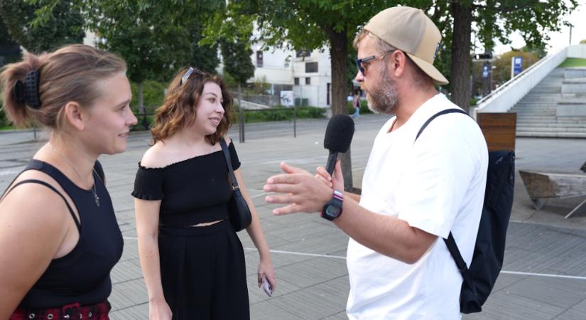 „Igazából, minden, amit veszek felesleges”
