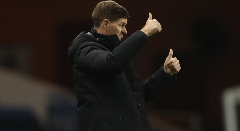 Érik a Liverpool-legenda nagy visszatérése, Gerrard húzhatja ki a csapatot a gödörből