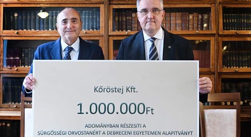 Egy jó diák nem felejt: egymillió forinttal támogatta a tanulóból cégtulajdonossá vált sebész a Debreceni Egyetem alapítványát
