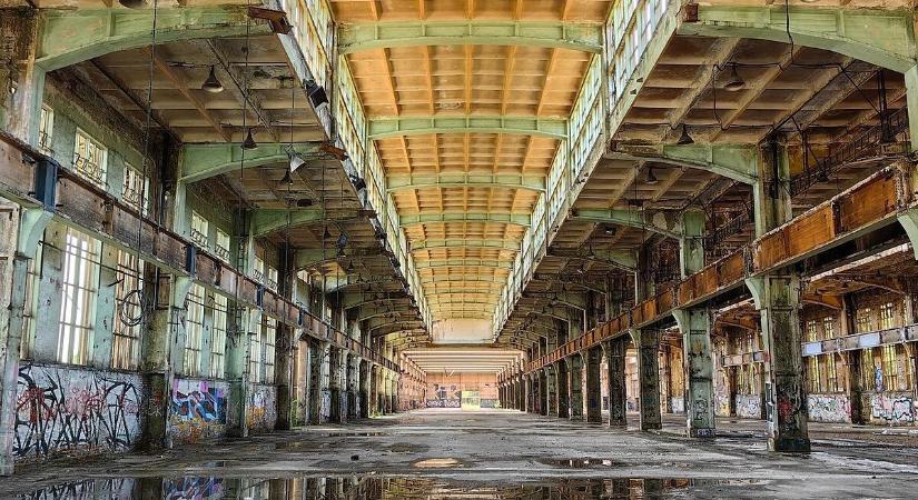 Rozsda, graffitik, futómacskák – Fotókon a szellemgyár, ahogy még nem láttuk ( galéria, videó)