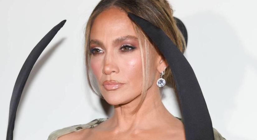 Jennifer Lopez 17 éves ikreivel a premieren: Max és Emme a vörös szőnyegen pózoltak anyjukkal