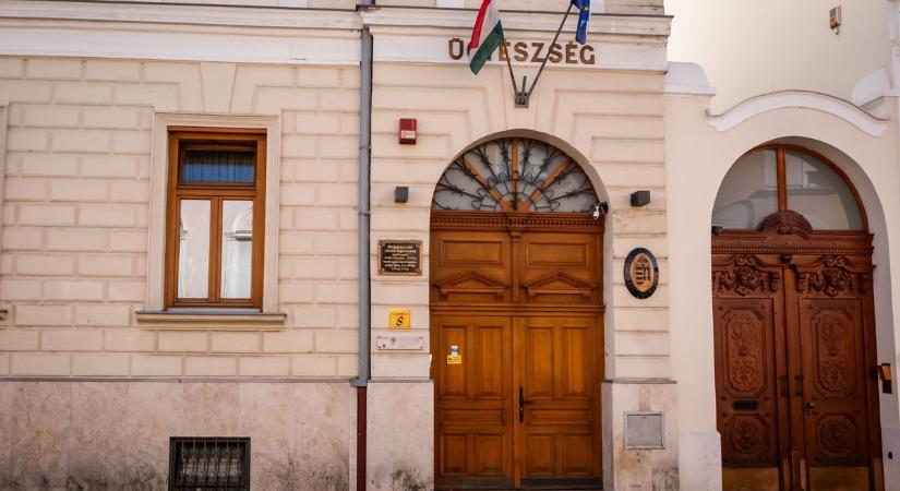 Velük ivott, majd kifosztotta őket, nekiesett a volt felesége autójának a zalai férfi