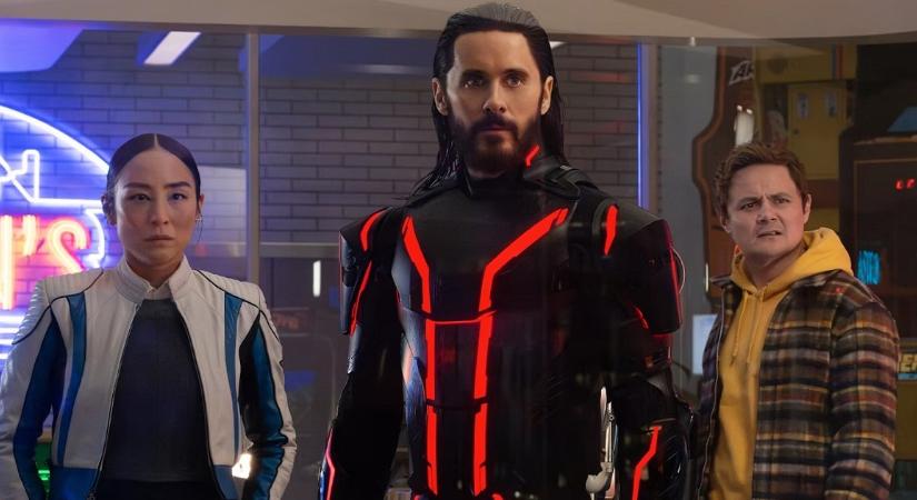 Jared Leto és a Nine Inch Nails sem húzta ki a középszerűségből a Tron: Ares-t
