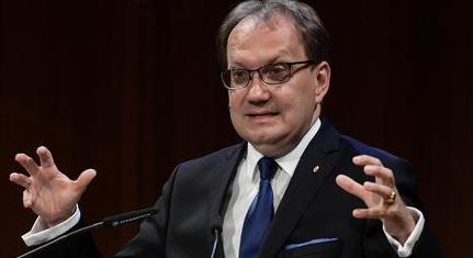 Hoppál Péter AI-képpel viccelődött, amin Orbán Viktor részeg zaklatóként jelenik meg