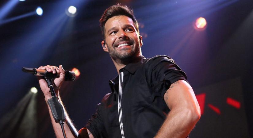 Ricky Martin új szakállal köszönti az újévet