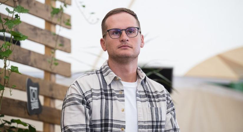 Tompos Márton: több megafonos is átjutott a Facebook hirdetési szűrőjén